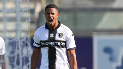 Fenerbahçe sol bekine nihayet kavuşuyor! Parma forması giyen Jayden Oosterwolde 7 milyon Euro'ya Fenerbahçe'de