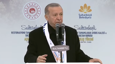 Erdoğan Aydos Kalesi açılışında sert konuştu. Erdoğan: Bu ülkede tarih yazdık. Fatih karadan kadırgaları yürüttü, onun torunları olarak biz de Marmara'nın altından raylı sistemi yürüttük