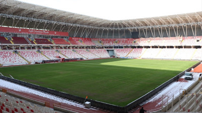 Yeni 4 Eylül Stadı'nın zeminindeki sorun giderildi. Sivasspor, 37 gün sonra sahasında maça çıkacak