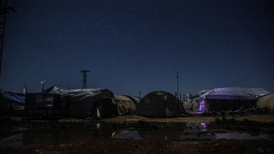 İdlib'de bu sene de binlerce sivil kara kışa çadırlarda yakalandı. Dayanıksız çadırlarda hayatta kalmaya çalışan yüzlerce aile var