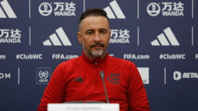 Vitor Pereira depremzedeler için tam 30 milyon TL bağışladı. Maç sırasındaki görüntüsü ise oldukça dikkat çekti