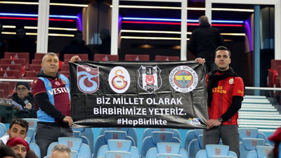 Trabzonspor'un, Basel'i konuk ettiği maçta tribünler tek yürek oldu! Beşiktaş, Fenerbahçe, Galatasaray ve Trabzonsporlu taraftarlar maçı bir arada izledi