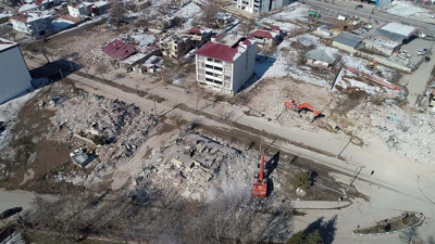 İkinci depremin merkez üssü olan Elbistan'da da bilanço ağır: 924 kişi hayatını kaybetti, 1825 kişi kurtarıldı