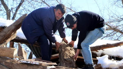 Deprem köyde taş üstünde taş bırakmadı. Enkazda kalanların yardımına ise baba ve oğulları koştu: Enkazdan kaç kişi çıkardık, sayamadım
