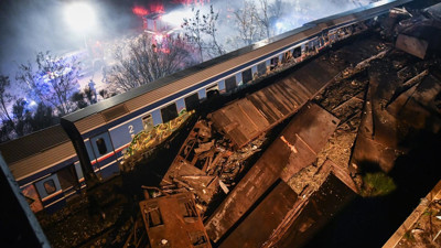Yolcu treni ile yük treni çarpıştı. Tren kazası faciası: 29 kişi hayatını kaybetti 85 kişi de yaralandı