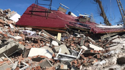 Peş peşe depremler. Diyarbakır, Malatya, Kahramanmaraş, Kayseri... Deprem sonrası derin yarıklar. Prof. Dr. Hasan Sözbilir'den derin yarık ve deprem değerlendirmesi: 15 gün içinde 6 fay parçası kırıldı