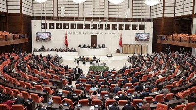 AK Parti ve CHP'de büyük değişim. Milletvekili listelerinin nasıl olacağı sızdı. tv100 Ankara Temsilcisi Deniz Gürel canlı yayında anlattı