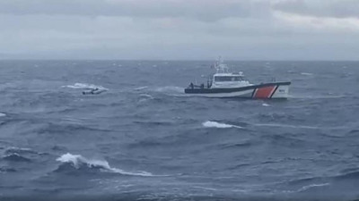 Ege'de göçmen trajedisi sürüyor. Bot battı, 10 göçmen kurtarıldı, 21 göçmen aranıyor