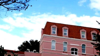 Golden sonra Nazi selamı vermişlerdi. Üsküdar Amerikan Lisesi öğrencileri Ulus Özel Musevi Lisesi'ne gol atınca Nazi selamı vermişti: İstanbul Milli Eğitim Müdürlüğü soruşturma başlattı