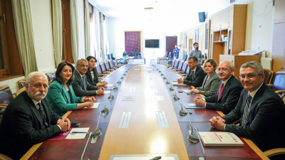 Kürt sorunu için TBMM adres gösterildi. Kılıçdaroğlu ile HDP eş başkanlarının görüşmesi sona erdi. Kılıçdaroğlu ve HDP'den ortak açıklama