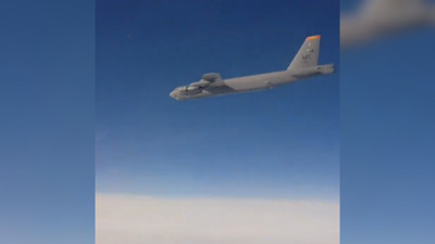 Rus jetinin ABD'ye ait B-52 bombardıman uçağına önleme yaptığı anlara dair görüntüler ortaya çıktı