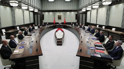 Cumhurbaşkanı Erdoğan talimat verdi. Türkiye'nin 'gizli anayasası' olarak bilinen 'Kırmızı Kitap' güncelleniyor. En son 2019'da güncellenmişti