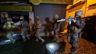 İstanbul'da büyük uyuşturucu operasyonu. Şafak saatlerinde baskın düzenlendi: Çok sayıda kişi gözaltına alındı