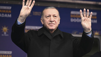 Cumhurbaşkanı Erdoğan'dan Kılıçdaroğlu'na seccade tepkisi. Afyonkarahisar'da konuşan Erdoğan: Sen ayakkabılarınla seccadenin üzerinde gezinirsin