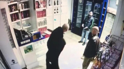 Eyüpsultan'da tartıştığı eski ortağına silahla ateş edip kaçtı. O anlar saniye saniye kamerada