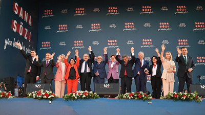 Millet İttifakı'nın ilk ortak mitingi İzmir Gündoğdu Meydanı'nda. İttifak adayı CHP lideri Kemal Kılıçdaroğlu ile Altılı Masa liderleri, İBB Başkanı İmamoğlu ve ABB Başkanı Yavaş İzmirlilerle buluştu