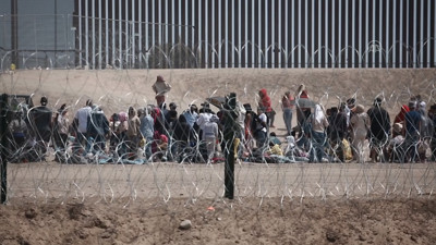 Sınıra yığılan göçmenler ABD'ye geçmek için 42. Madde'nin kalkmasını bekliyor