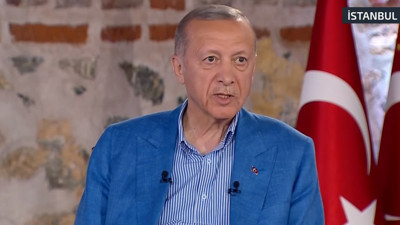 tv100 programcısı Cansu Canan Özgen Türkiye'nin merak ettiği soruyu Erdoğan'a sordu: Seçimi kaybederseniz tavrınız ne olur? Erdoğan: Cumhur İttifakı demokrasinin teminatıdır