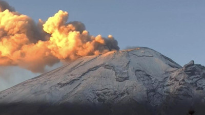 Yanardağda şiddetli patlama! Küller yerleşim evlere kadar ulaştı