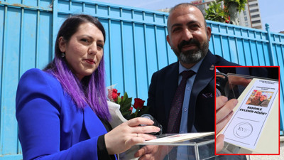 Özel oy pusulası bastırdı, sandık yaptırdı. İkinci turda evlilik teklifi: Evet mührünü bastı mı?