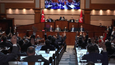 İstanbul'da suya zam mı geliyor? İşte İBB Meclisi'nde yaşananlar...