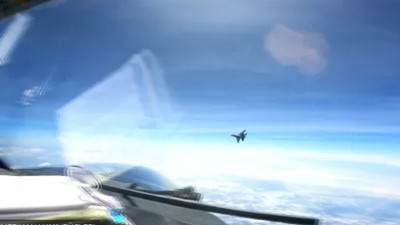 Görüntüleri Pentagon yayınladı. ABD-Çin gerginliği havada. Çin savaş uçağı ABD keşif jetine yakın uçuş yaptı