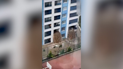 Ankara'da dehşete düşüren görüntü: Evin içinden sel geçti!