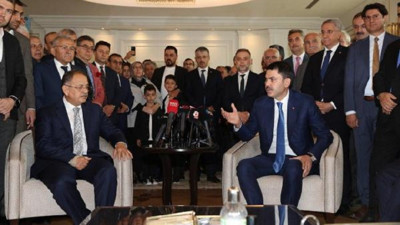 Yeni kabinede Çevre, Şehircilik ve İklim Değişikliği Bakanı olmuştu. Mehmet Özhaseki görevi Murat Kurum'dan devraldı