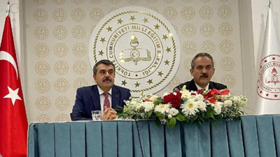 Milli Eğitim Bakanlığı'nda devir teslim töreni. Yusuf Tekin görevi Mahmut Özer'den devraldı