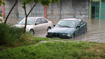 Samsun sağanak yağmura teslim oldu: Caddeler sokaklar sular altında....