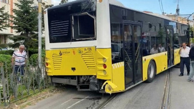 İETT otobüsünün şoförü direksiyon hakimiyetini kaybetti. Otobüs 6 araca çarptı