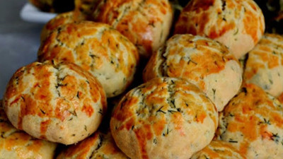 Dereotlu poğaça tarifi. Pastanedekilere bin basan dereotlu poğaça nasıl yapılır. Dereotlu poğaça malzemeleri neler?