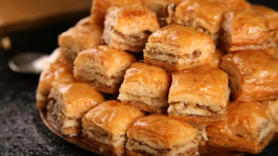 Dışı kıtır içi yumuşacık cevizli baklava tarifi. Evde 1 tepsi cevizli baklava nasıl yapılır. Cevizli baklava malzemeleri neler?