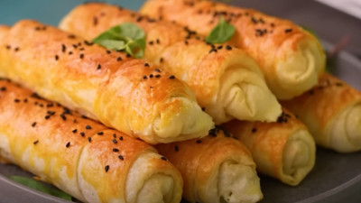 Yufka böreği olduğunu kimse anlamayacak: Çıtır çıtır börek yapmanın sırrı bulundu. Sirkeli unlu çıtır börek nasıl yapılır?