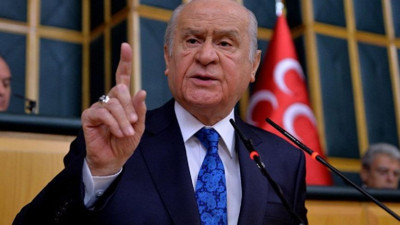 Emeklilere seyyanen zam mı geliyor? Devlet Bahçeli'den emeklileri sevindirecek açıklama. Bahçeli yüzde 25'lik zamma itiraz etti ve 8077 liralık seyyanen artış istedi