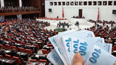 Emeklileri sevindirecek son dakika gelişmesi. Seyyanen zam kararı mı alındı? TBMM'deki görüşmeler ertelendi. Devlet Bahçeli'nin çıkışı sonrası dikkat çeken değişiklik