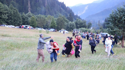 Tatil beldesinde heyelan felaketinde can kaybı artıyor. Hayatını kaybedenlerin sayısı 6'ya yükseldi, 35 kişiden haber alınamıyor. Gürcistan'ın tatil beldesi Şovi'de heyelan
