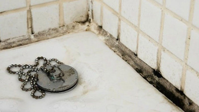 Çamaşır suyunu cebinden çıkartacak o formül bulundu: Tek bir fıs tüm banyo derz aralarını tertemiz yapacak