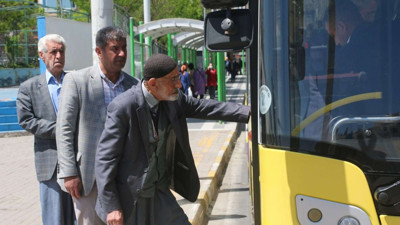 FLAŞ! 65 yaş üstüne ücretsiz ulaşımda kafalar karıştı! Türkiye'de kaldırılmıştı. İBB'den son dakika açıklaması geldi
