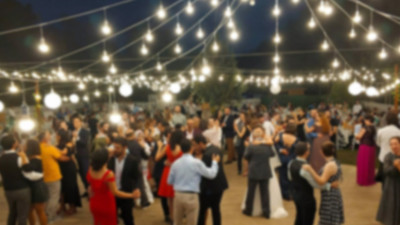 Düğünü kana buladılar! Aralarında husumet bulan iki kişi dehşet saçtı. Silahlı kavgada 1 kişi öldü, 3 kişi de yaralandı.