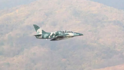 İki savaş uçağı havada çarpıştı. Ukrayna'daki feci kazada 3 pilot yaşamını yitirdi