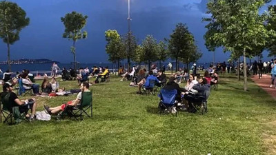 İstanbul Valiliği'nden son dakika açıklaması: Açık alanda içki içmek yasaklanmadı, sadece çevreye rahatsızlık veriliyorsa cezai işlem uygulanacak