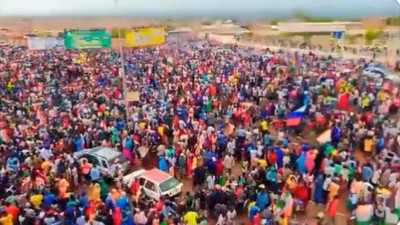 Temmuz ayındaki darbe sonrası sular durulmuyor. Nijer’de Fransız birliklerinin çekilmesi için protesto düzenlendi