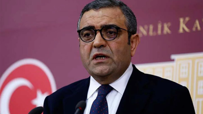 TSK'ya iftira atan CHP'li Sezgin Tanrıkulu'ya cevap gecikmedi. tv100 stüdyosunda sert tepki geldi. Gazeteci Fuat uğur: Bu arkadaş CHP milletvekili, yazıklar olsun