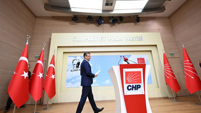 CHP'de kritik gün... Özgür Özel adaylığını ilan etti! Lider mutlaka değişmeli dedi