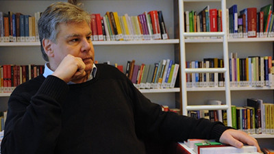 Özgür Özel'den sonra Örsan Öymen de adaylığını açıkladı. Kılıçdaroğlu'na sert eleştirilerde bulundu. Örsan Öymen kimdir?