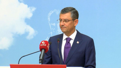 İşte Özgür Özel'in basın toplantısına katılan CHP'liler... Özgür Özel genel başkan adaylığını ilan etti. Özel'in toplantısına hangi milletvekilleri katıldı?