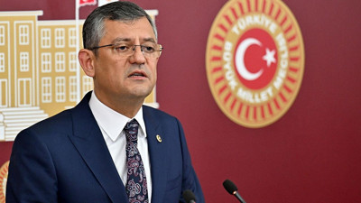 Özgür Özel CHP'de yaşadıklarını anlattı: Ankara’da Sadullah Ergin’in ismini gördüm, ‘inşallah isim-soyisim benzerliğidir’ dedim