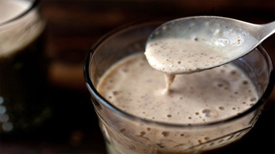 Sabahları yorgun ve halsiz uyanmaya son: Sütün içine 1 kaşık ekleyin ve için. Enerjiyi tavan yaptıran yöntem bulundu