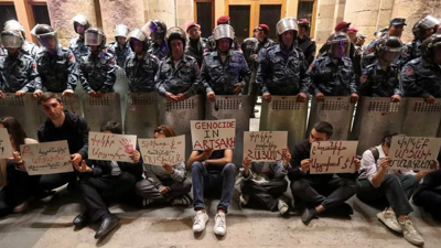 Karabağ'daki ateşkes sonrası Ermenistan'da protesto: 'Paşinyan istifa'